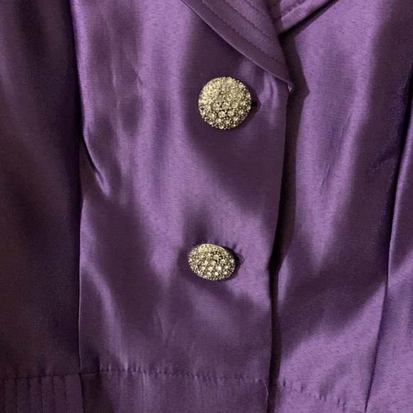 Elegant suit - Picture 6 of 7